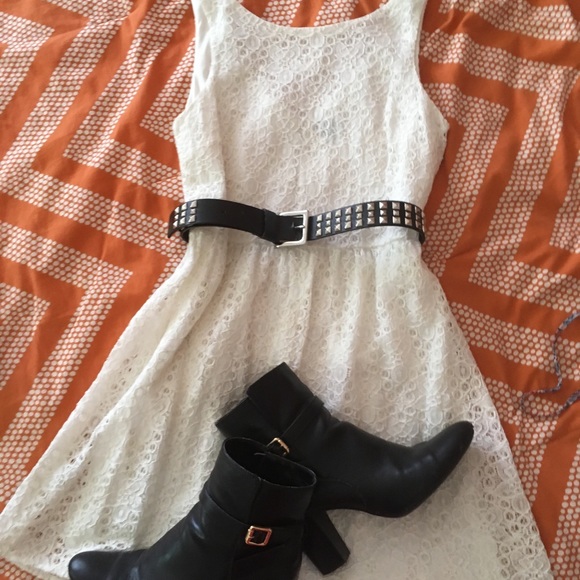 Off-white lace dress - Picture 2 of 3